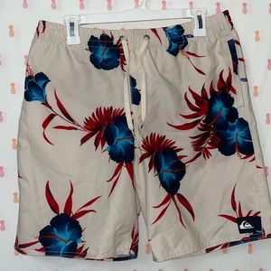 Quiksilver Men’s Swim Trunks Size: L 🌊🍍☀️